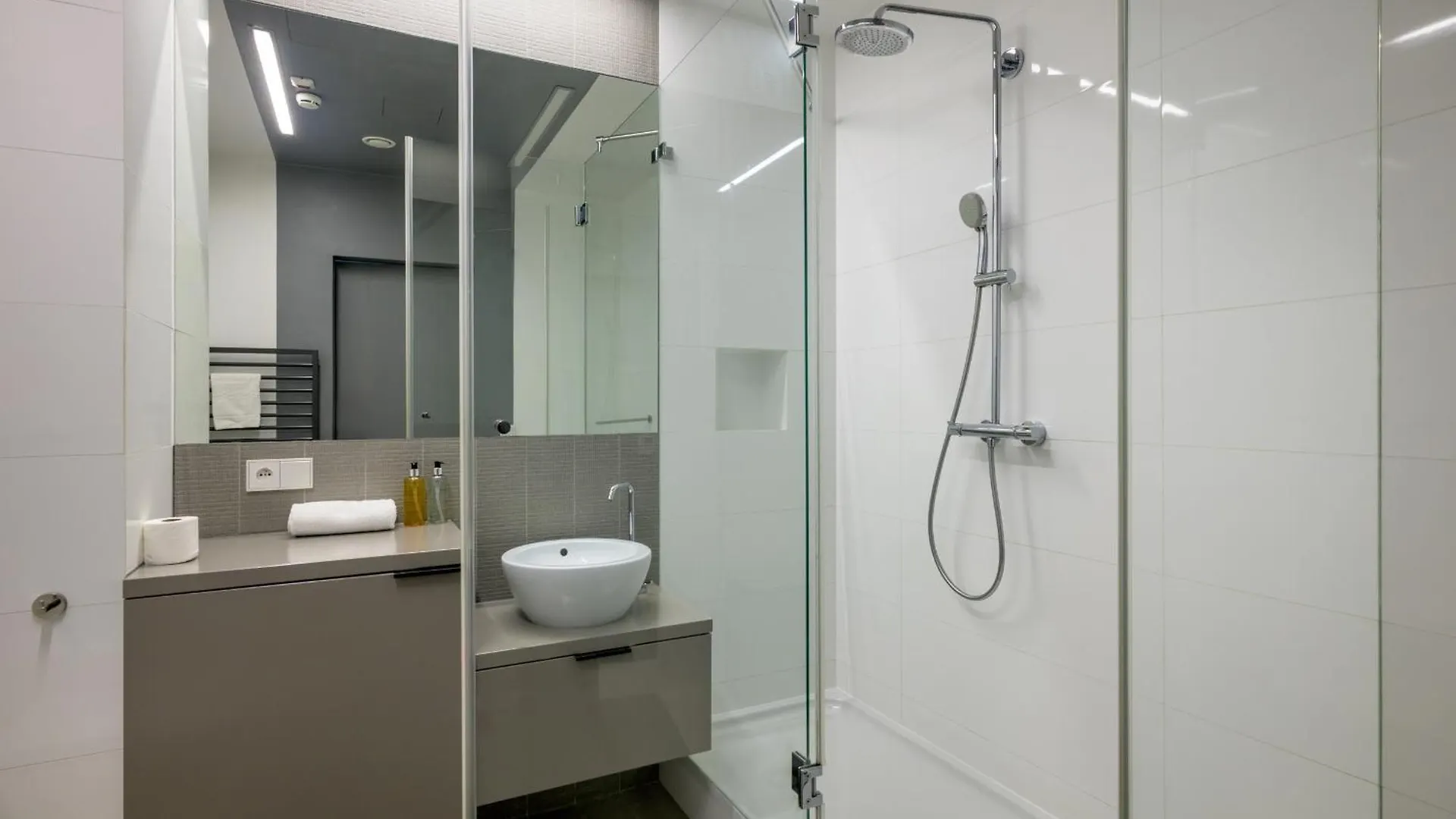 Rentplanet - Apartament Sky Tower Breslavia 0*,  Polonia