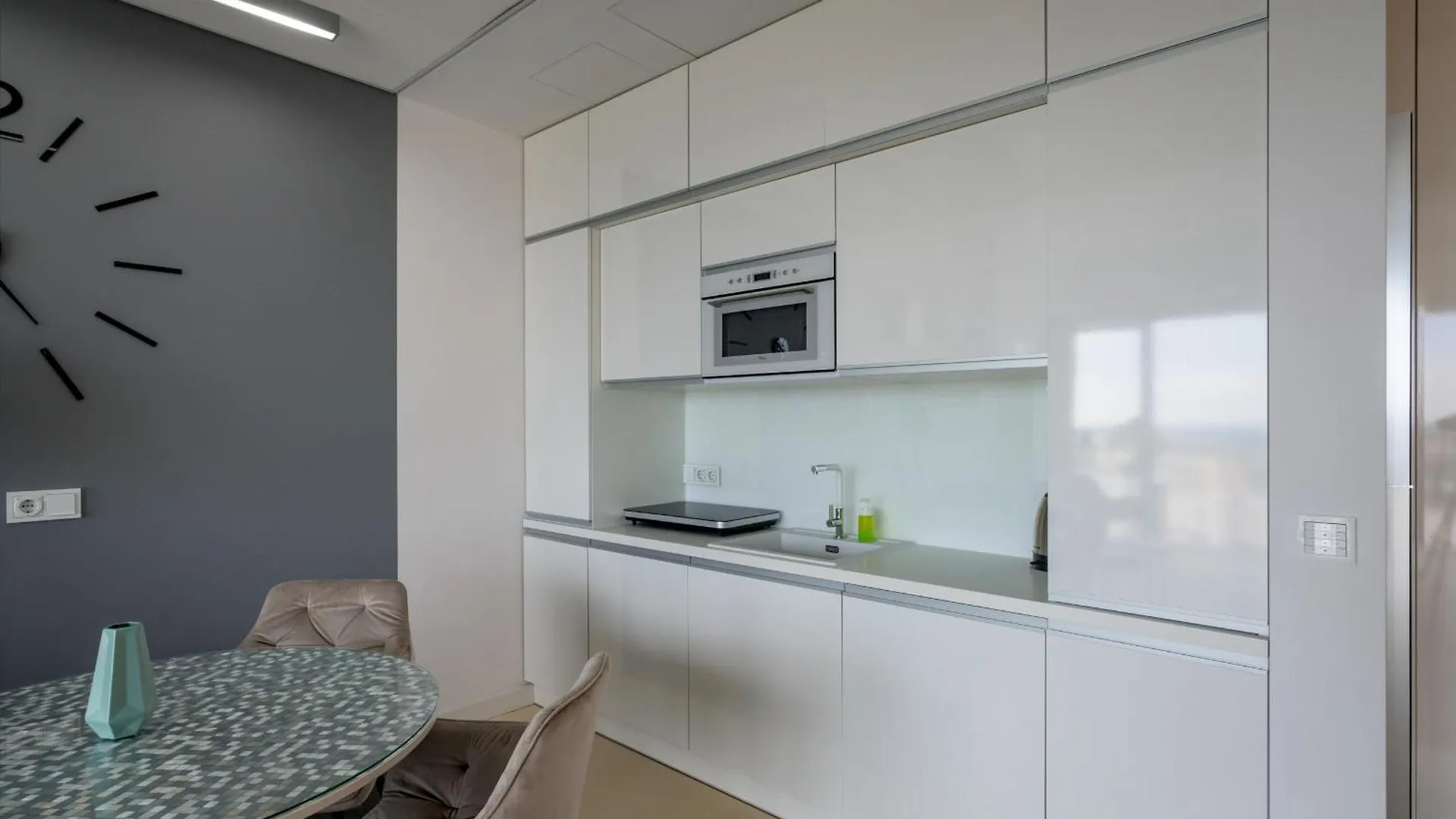 Rentplanet - Apartament Sky Tower Breslavia 0*,