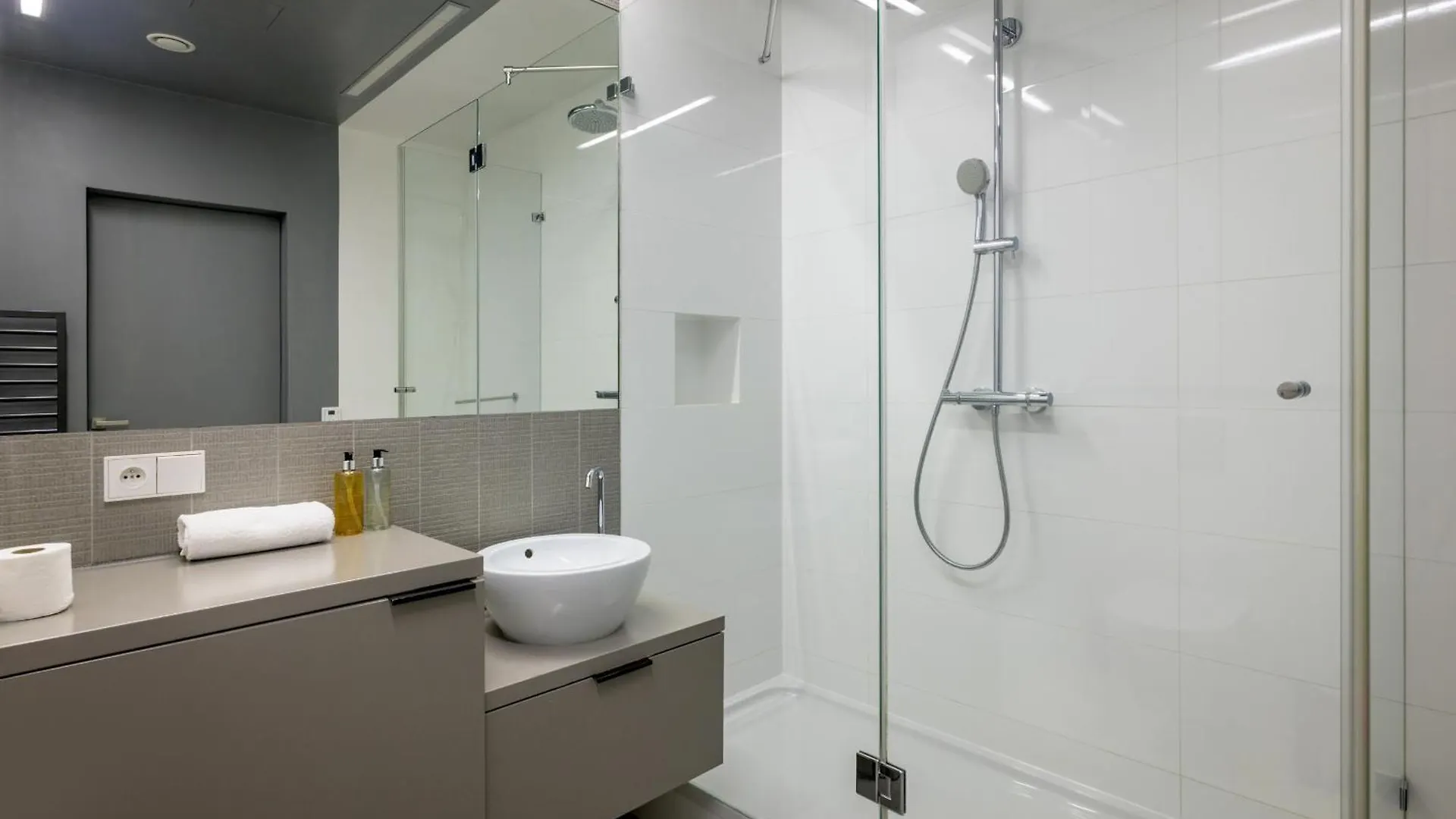 Rentplanet - Apartament Sky Tower Breslavia