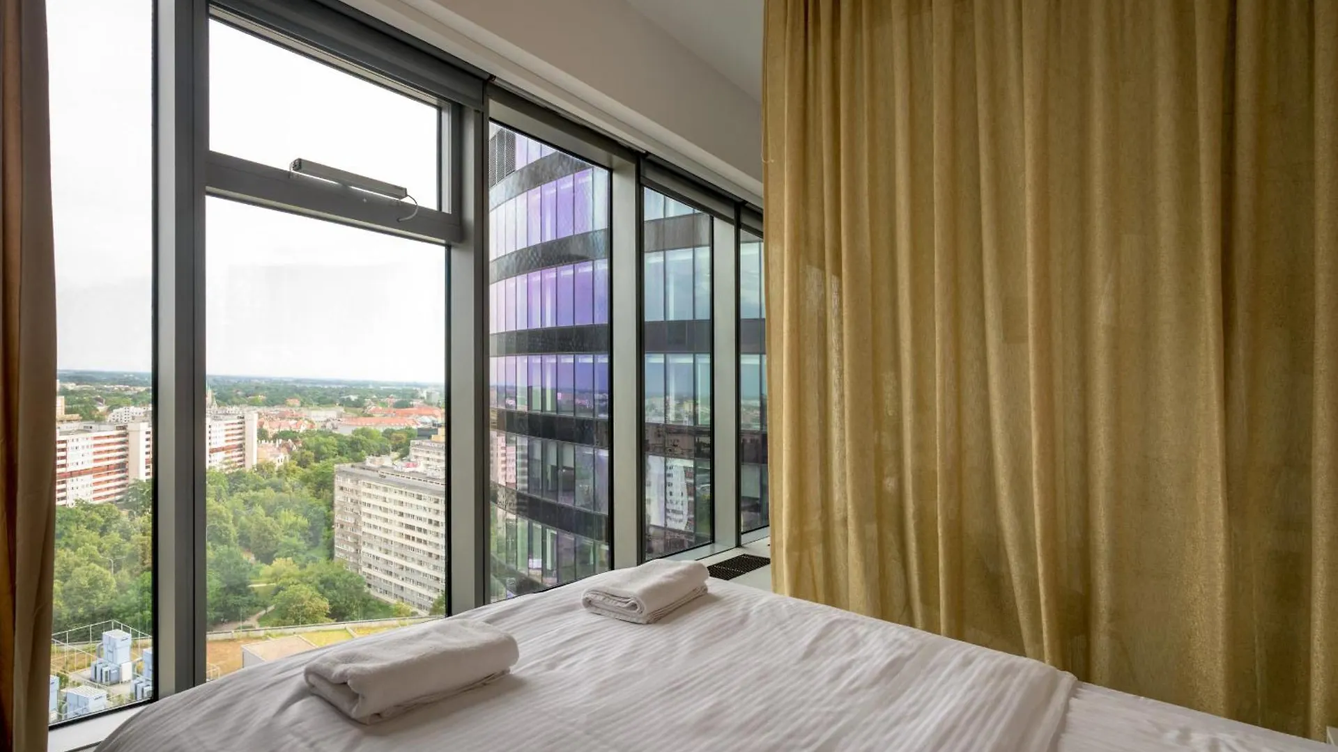 Rentplanet - Apartament Sky Tower Breslavia 0*,  Polonia